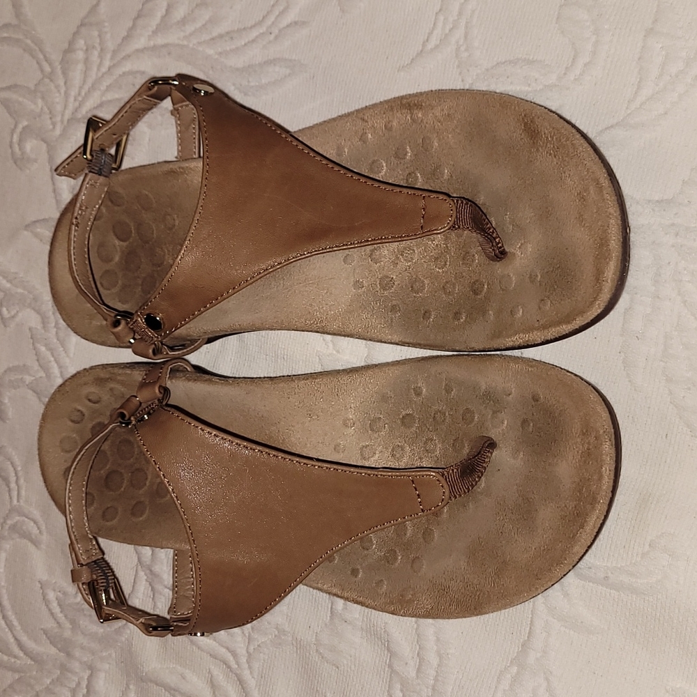 Vionic Kirra sandals tan with gold hardware sz 6